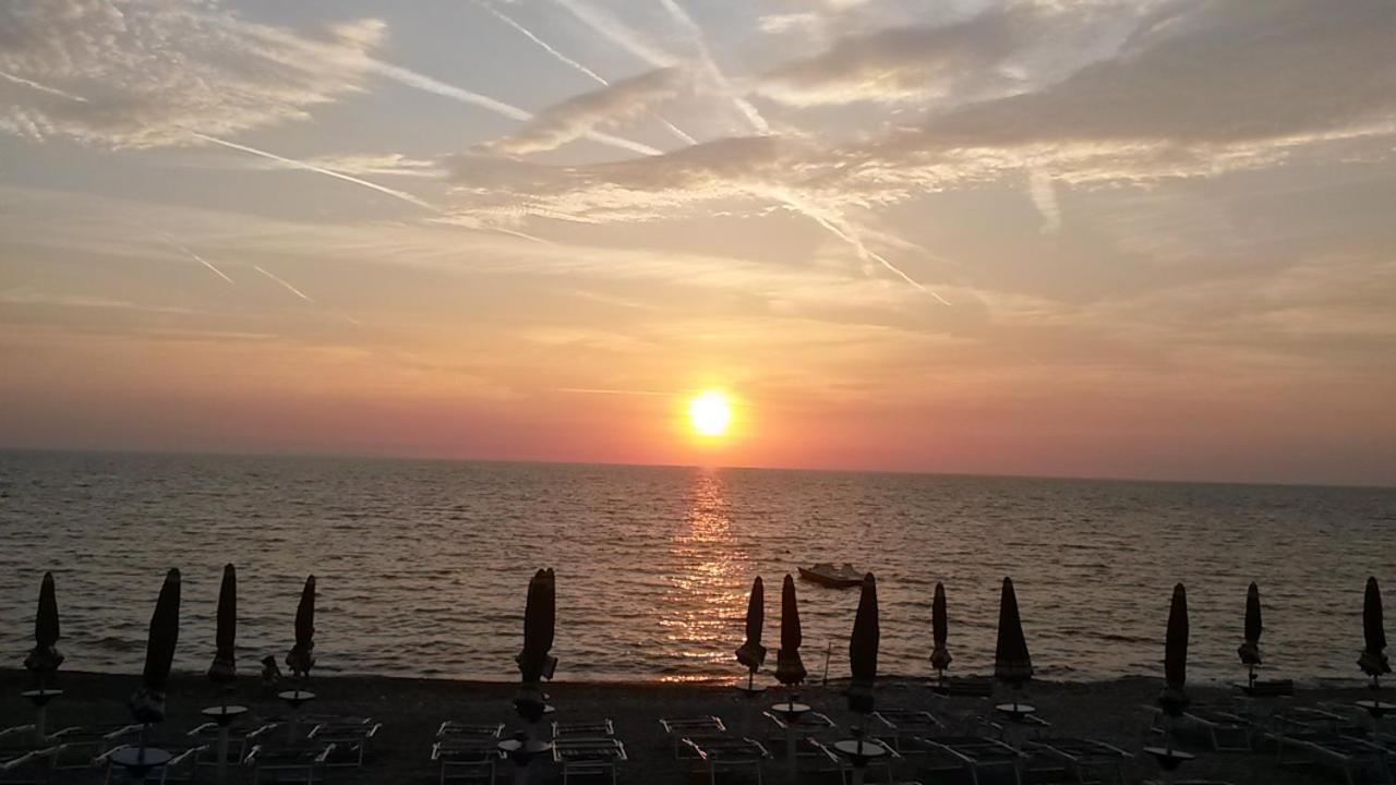 Miledy Monolocale Direttamente Sul Mare Marina di Castagneto Carducci Exterior foto